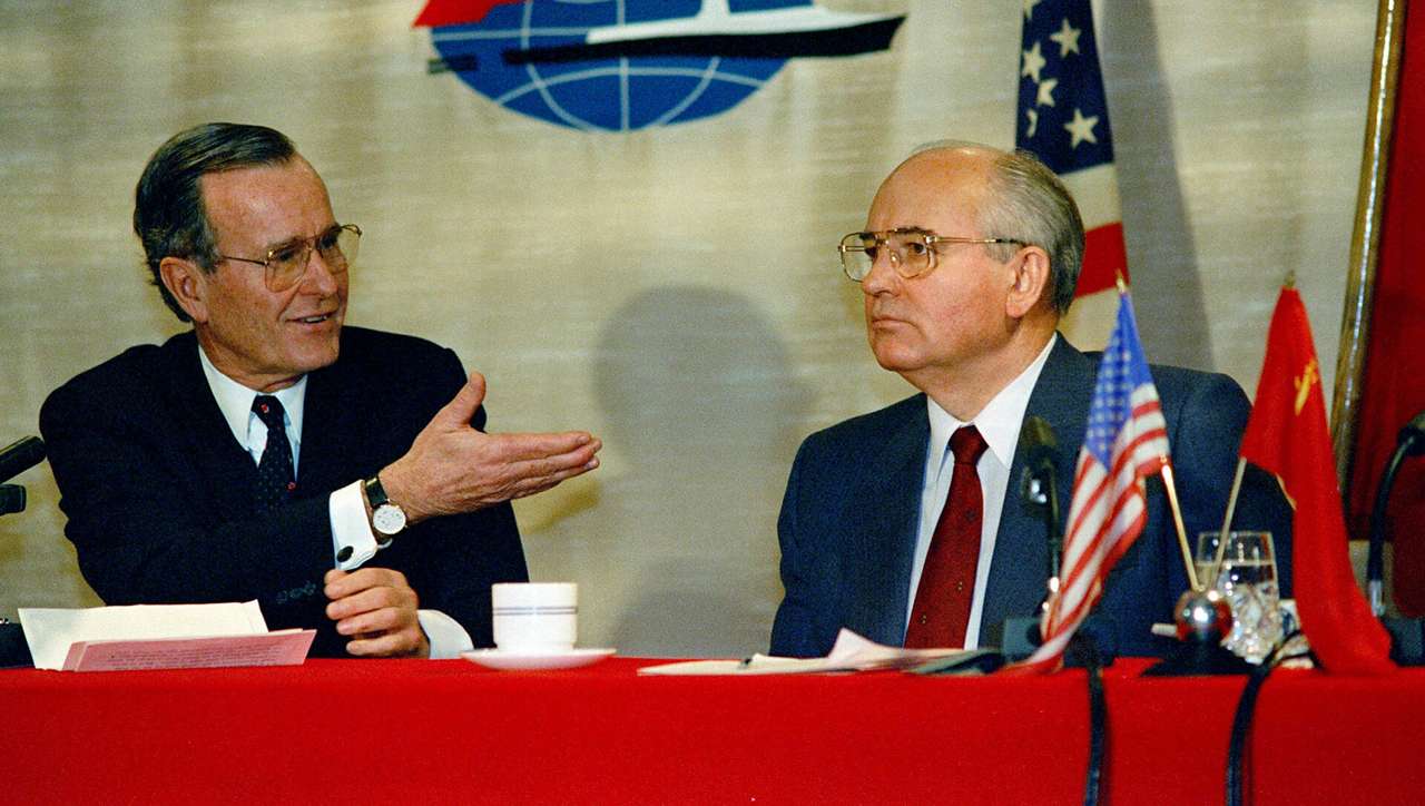 George Bush i Mijaíl Gorbachev puzzle online