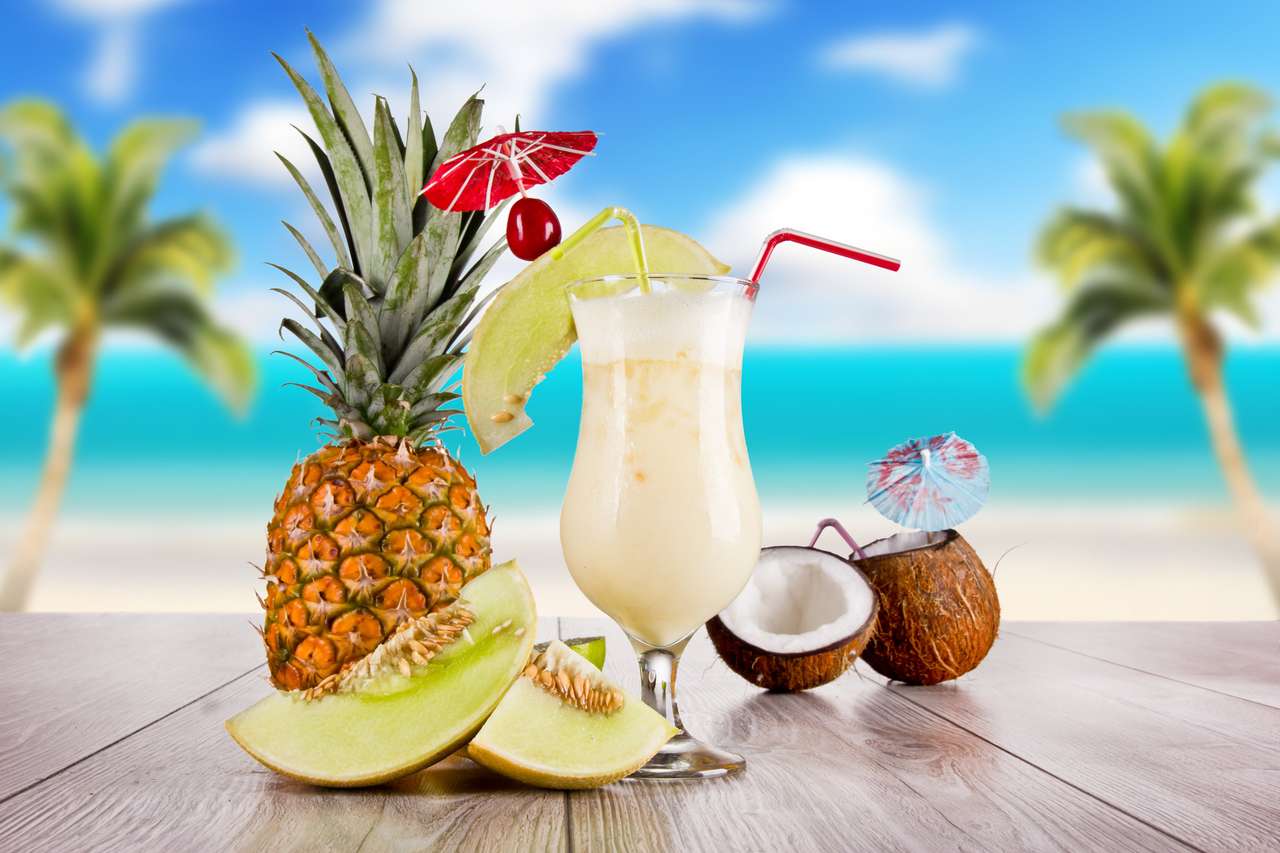 Letni napój z plamy plażą na tle puzzle online