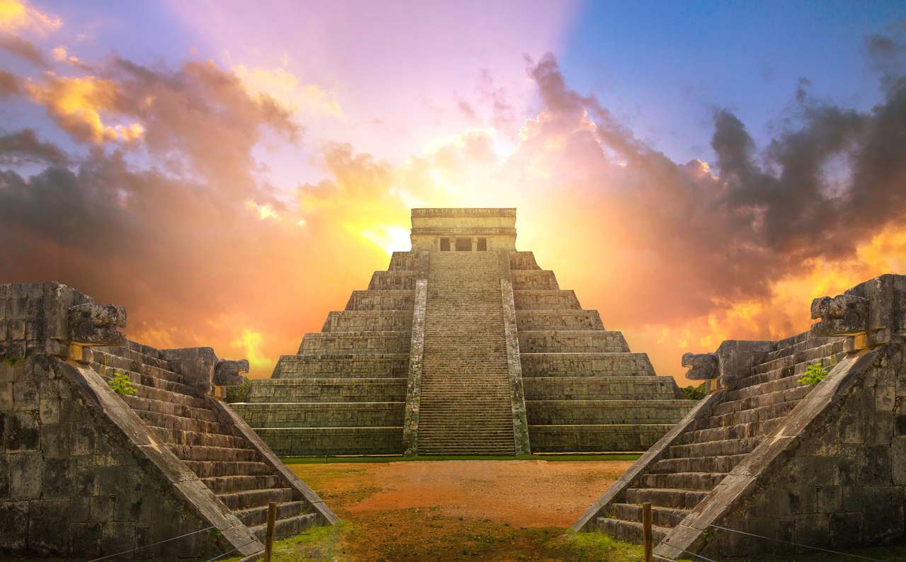 Meksyk, Chichen Itza, Yukatan. Piramida Majów Kukulcan el Castillo o zachodzie słońca puzzle online