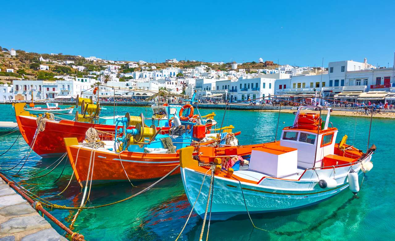 Port ze starymi łodzią rybacką i nabrzeże na wyspie Mykonos, Grecja puzzle online