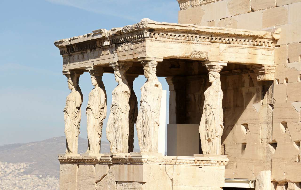 Ganek kamienny świątynny Erechtheum z karyatydami w Erechtheion w Akropolu, Ateny, Grecja puzzle online