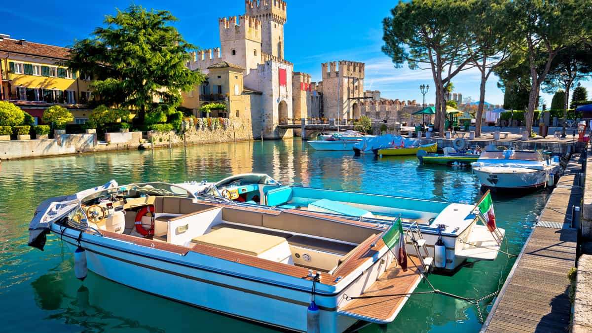 Zamek Scaligiero i jezioro Garda w Sirmione puzzle online