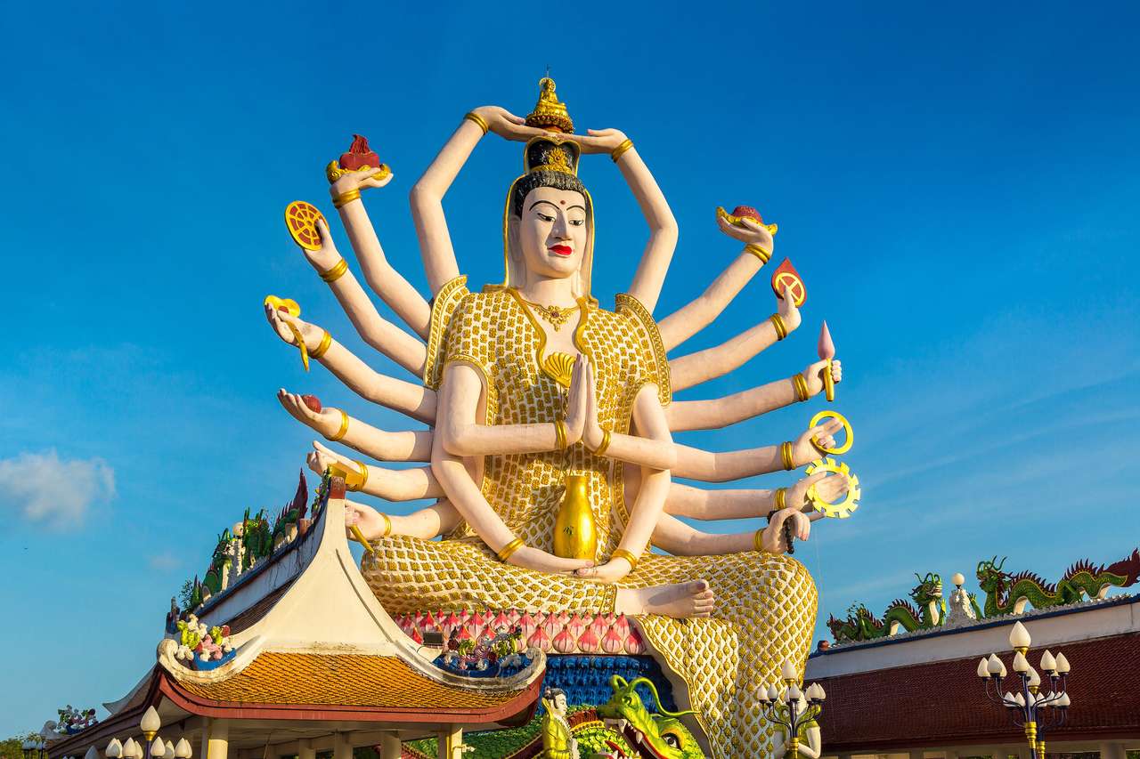 Statua Shiva w Wat Plai Laem świątyni, Samui, Tajlandia w letnim dniu puzzle online