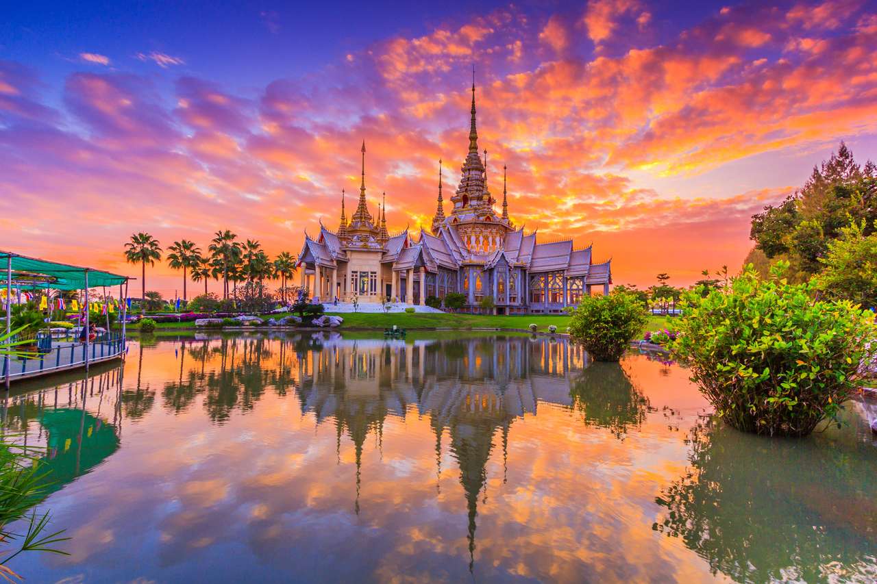 Wat Thai, zachód słońca w świątyni Tajlandia puzzle online
