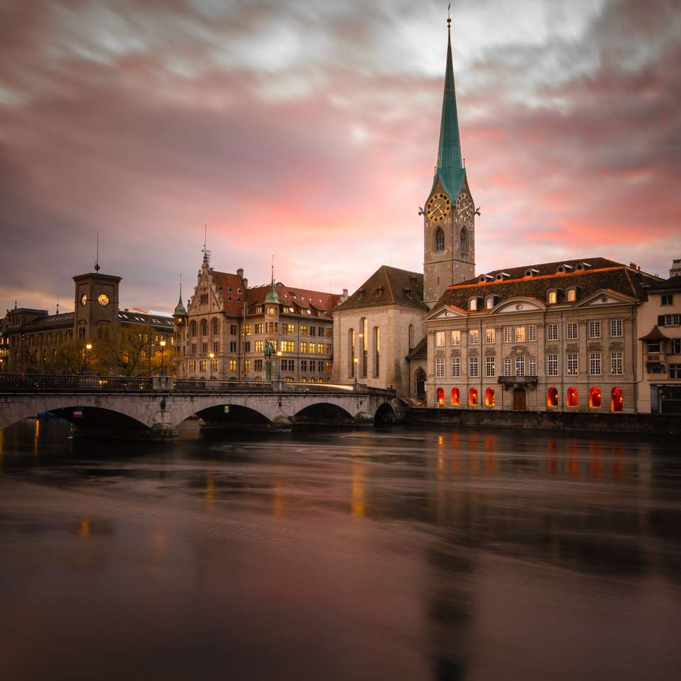 Zurych, Szwajcaria - Widok na Stare Miasto puzzle online