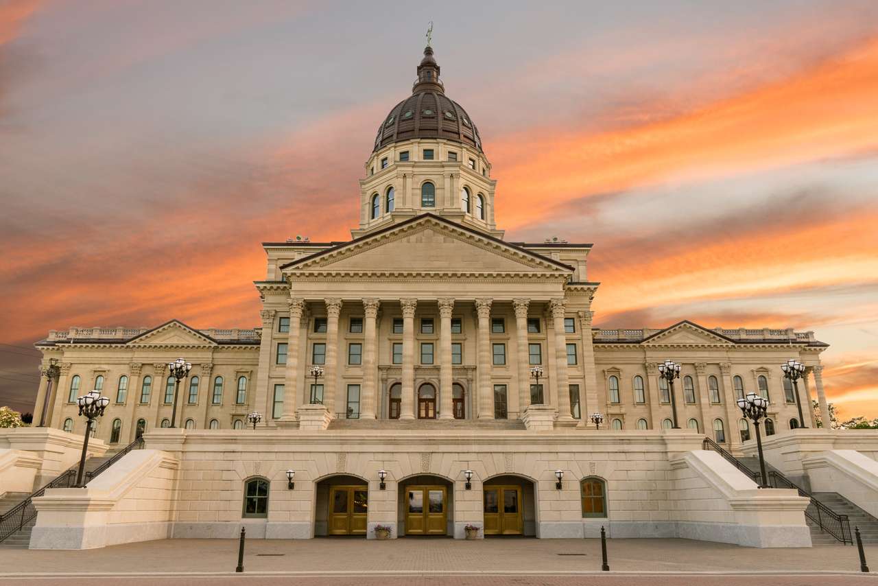 Zewnętrzna część Kansas State Capitol Building puzzle online