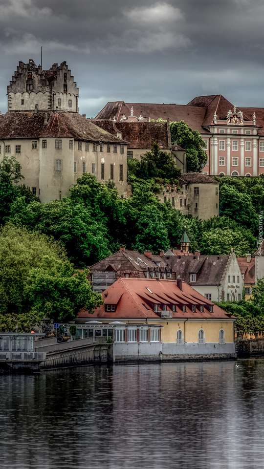 Miasto nad jeziorem Bodeńskim puzzle online