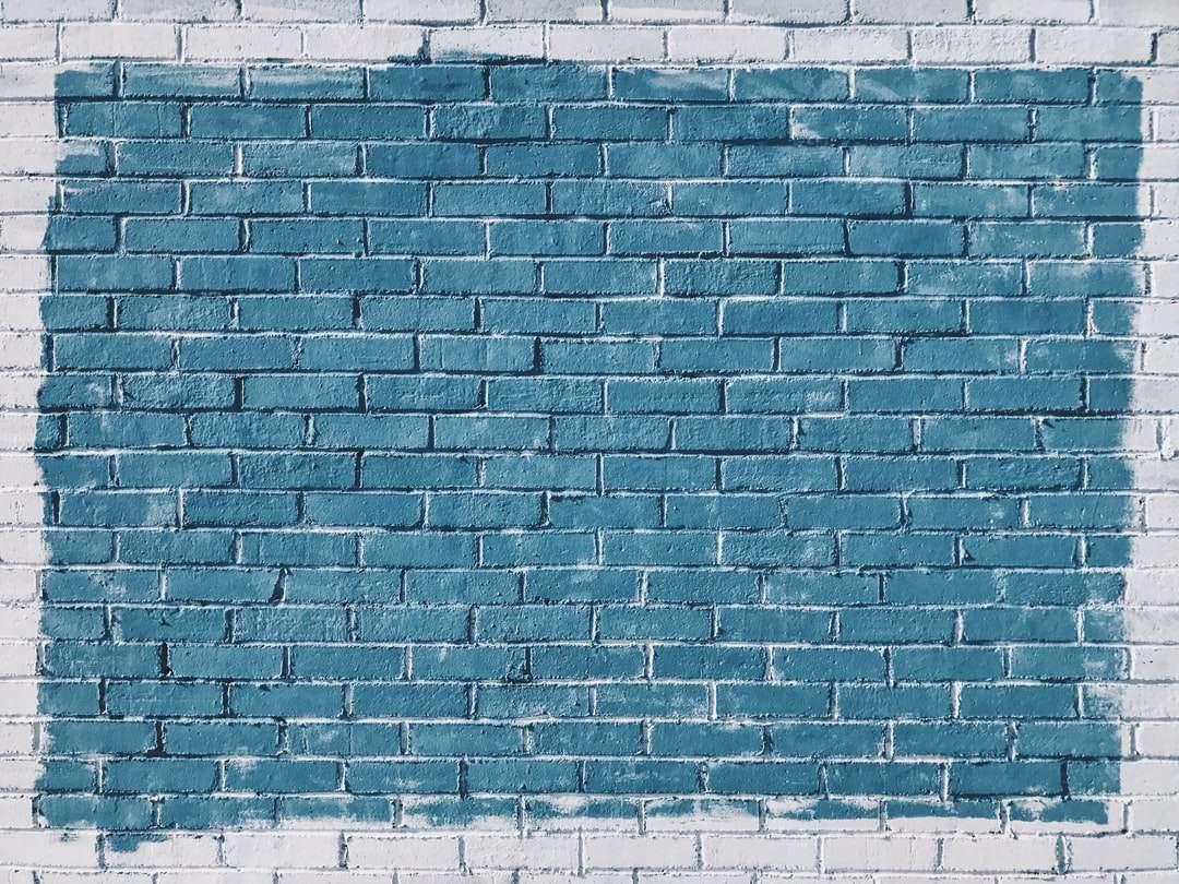 Szare betonowe cegły malowane na niebiesko puzzle online