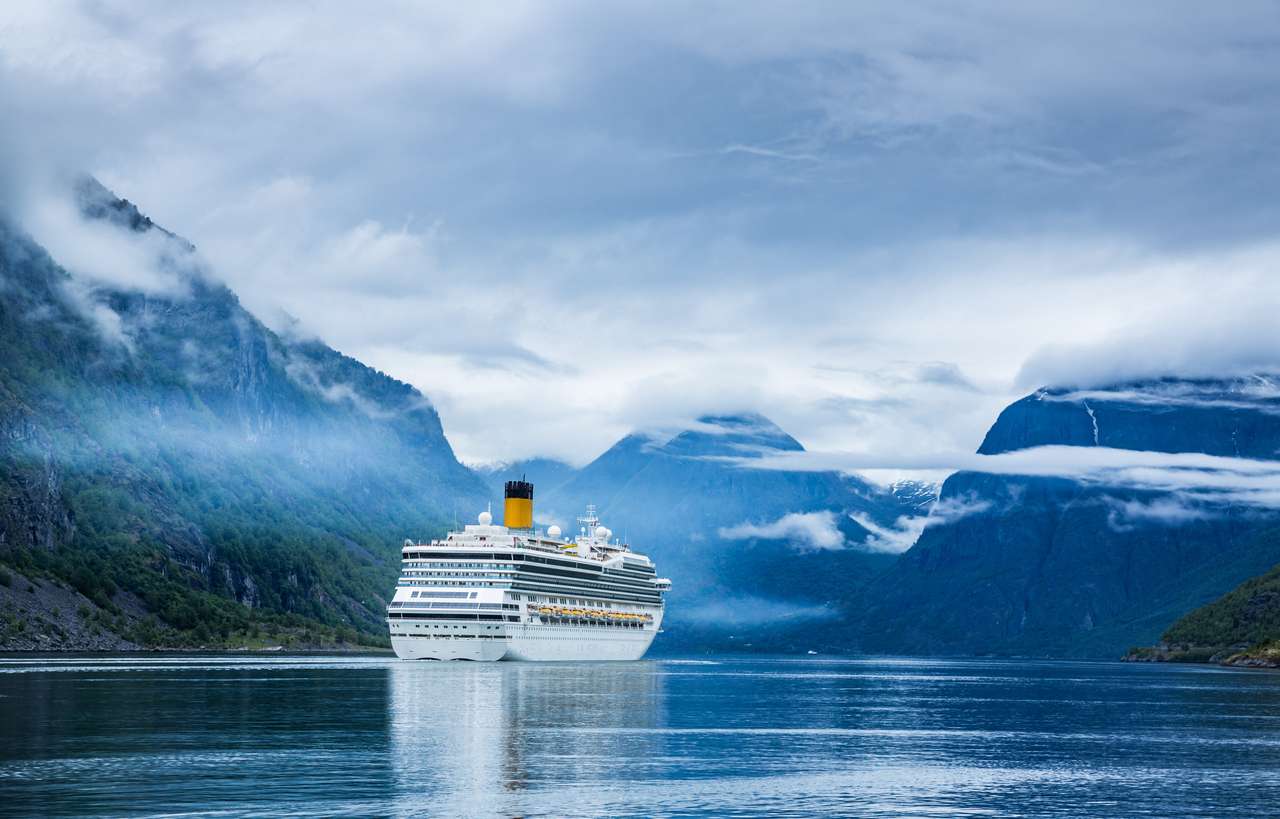 Statek wycieczkowy, liniowce wycieczkowe na Hardanger Fjorden, Norwegia puzzle online