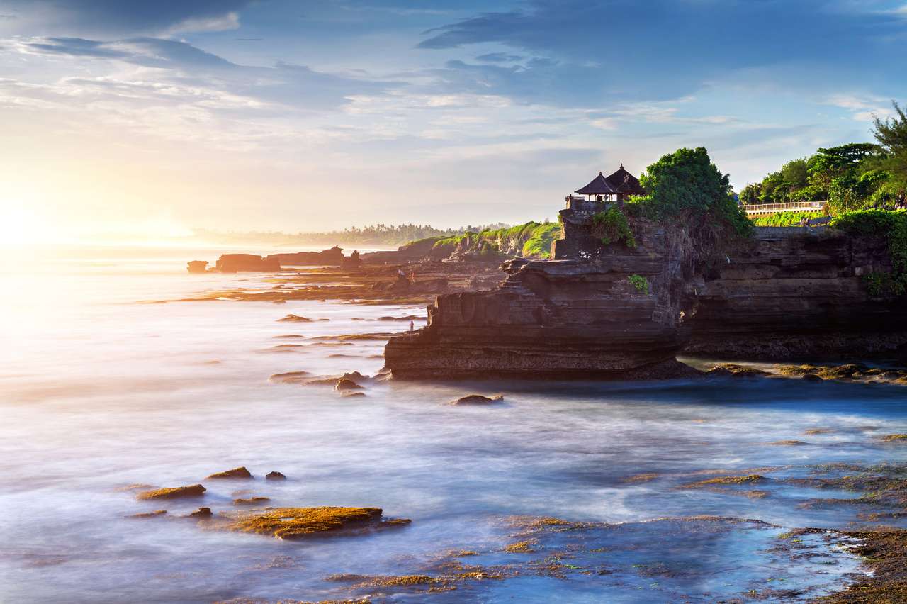 Tanah Lot Temple na wyspie Bali, Indonezja. puzzle online
