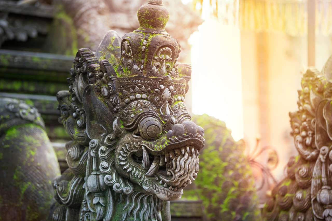 Tradycyjna balijska kamienna rzeźba sztuka i kultura przy Bali, Indonezja puzzle online