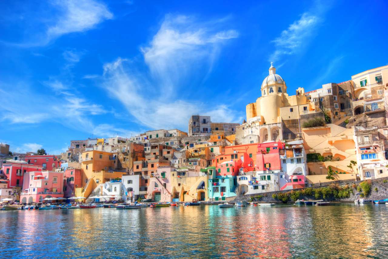 Piękna wyspa na wybrzeżu Morza Śródziemnego, Neapol, Włochy puzzle online