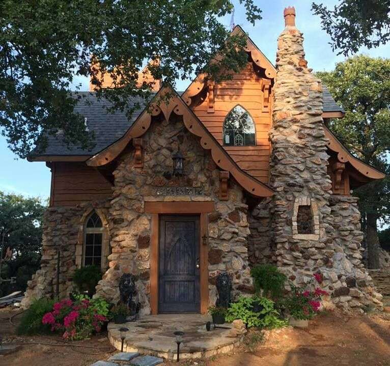 Kámen a dřevěný dům skládačka