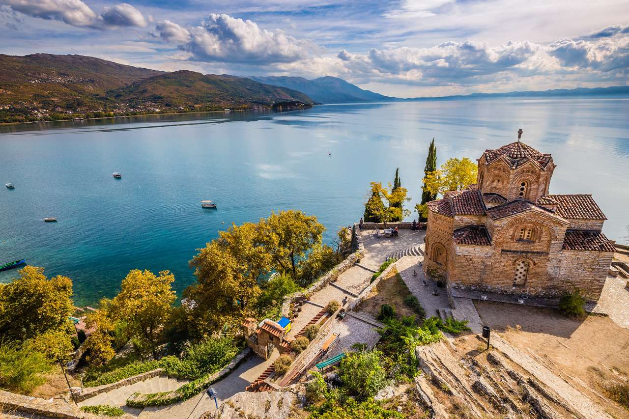 Kirche St. John in Kaneo mit Blick auf den Ohrid See Puzzle