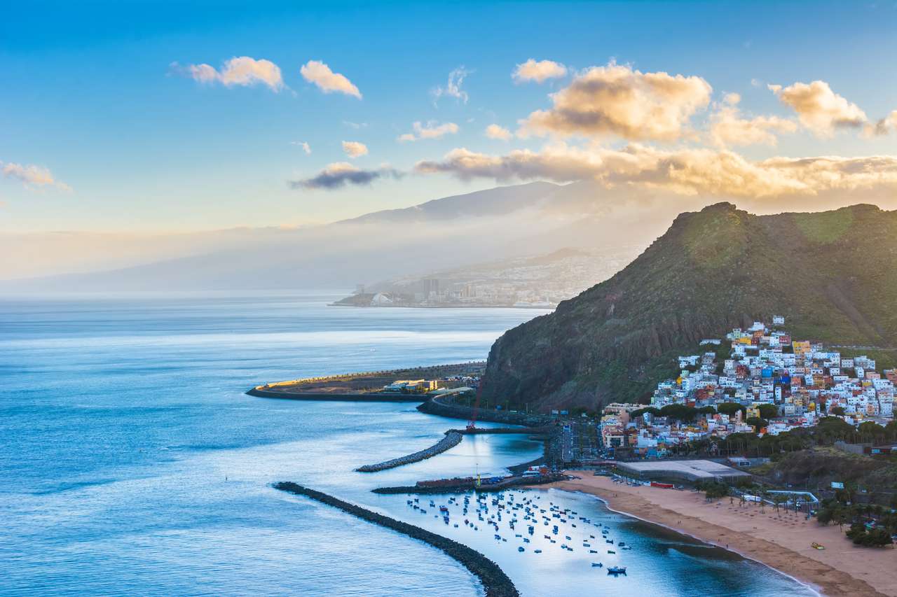 Piękny widok na San Andres w pobliżu Santa Cruz de Tenerife na północy Teneryfie, Wyspy Kanaryjskie, Hiszpania. puzzle online