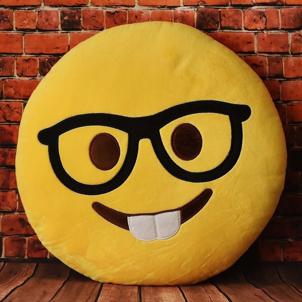 Poduszka- emotikon uśmiechnięty puzzle online