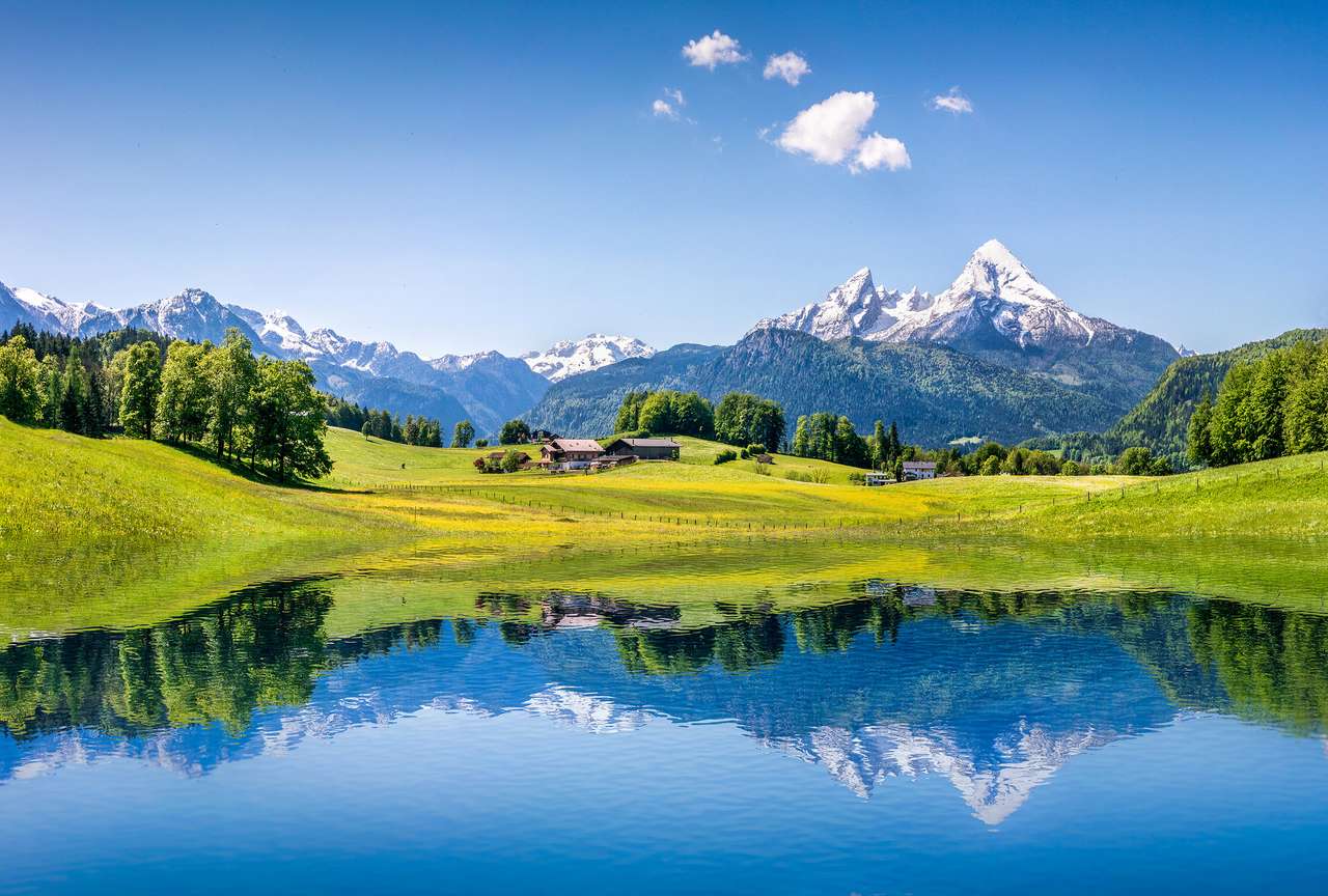 Idylliczny krajobraz lato z jasnym górskim jeziorem w Alpach puzzle online