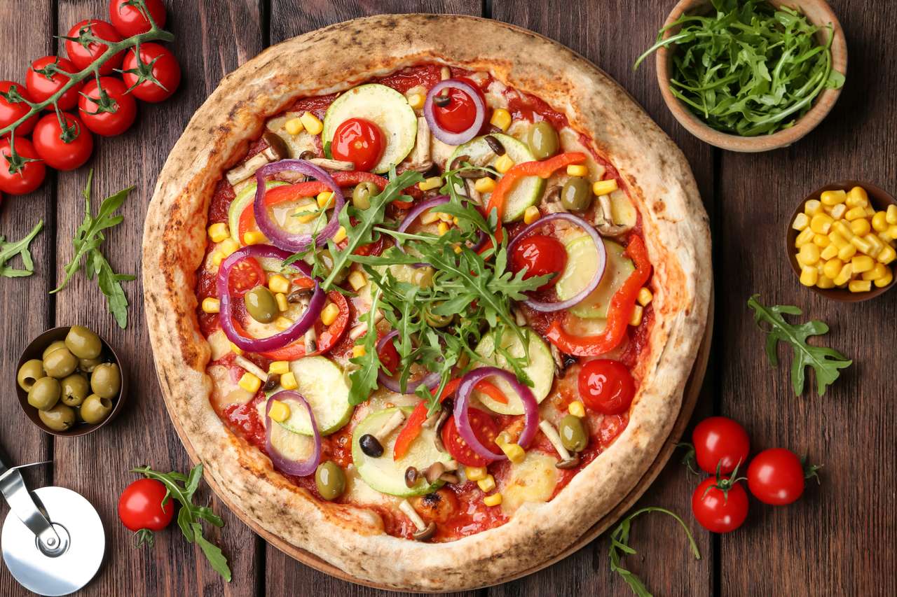 Płaska składowa skład z warzyw pizzy na drewnianym stole puzzle online