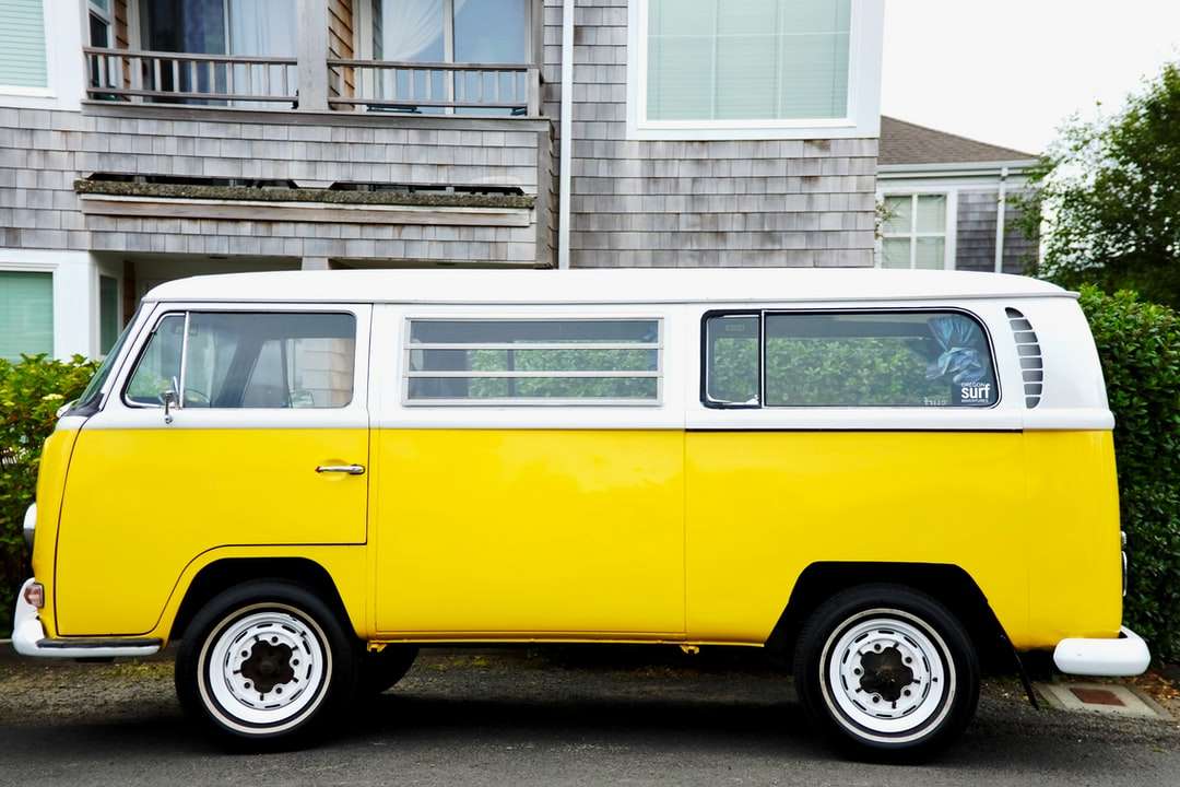 żółty i biały Volkswagen kombi puzzle online