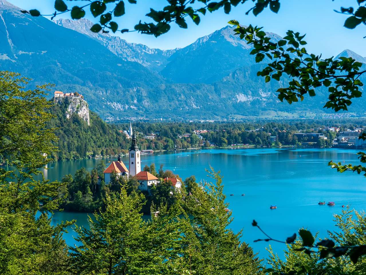 Jezioro Bled w słoneczny jesienny dzień. puzzle online