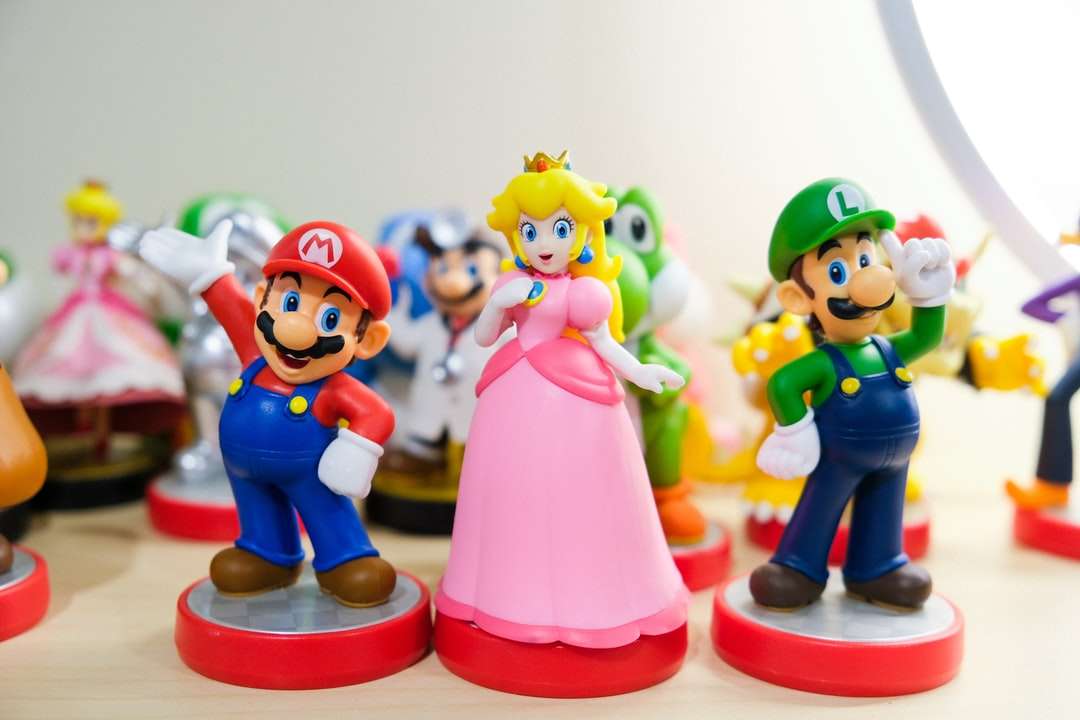 Figurki Mario, Luigi i Princess Peach puzzle online