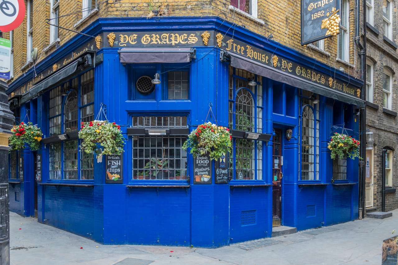 Czerwiec 2020. Londyn.ye Grapes Pub, Mayfair, Londyn Anglia Wielka Brytania puzzle online