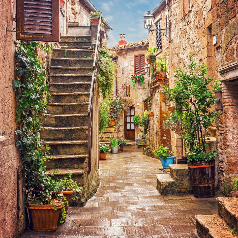 Aleja w starym mieście Pitigliano Tuscany Włochy puzzle online