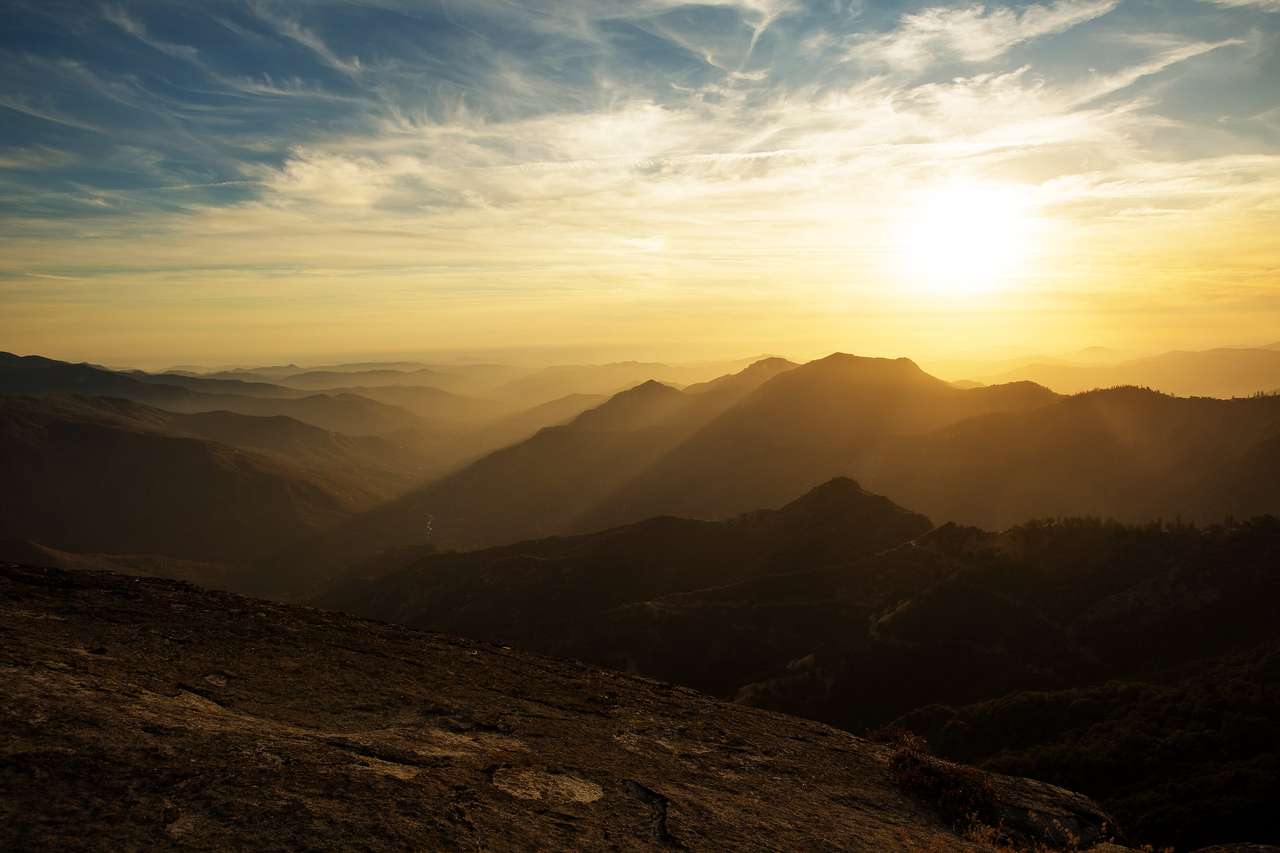 Zachód słońca na Moro Rock w Sequoia National Park puzzle online