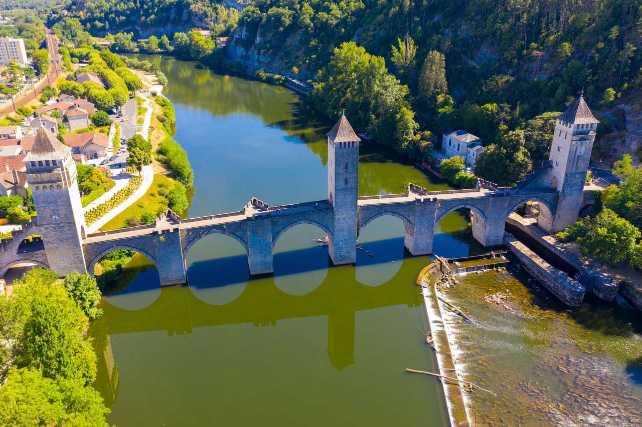 Pont Valentre Bridge Crossing Lot River w Cahors puzzle online