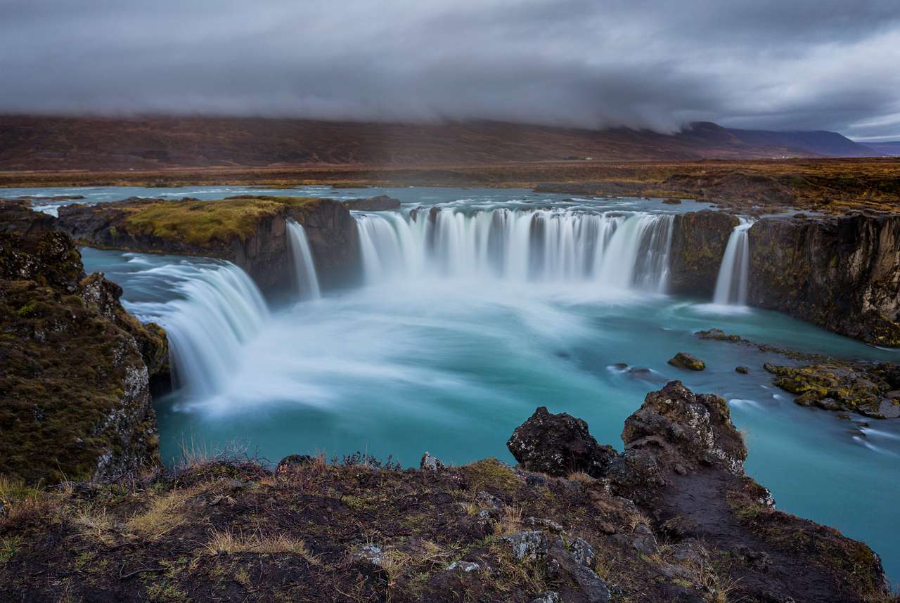 Godafoss jest bardzo pięknym islandzkim wodospadem puzzle online
