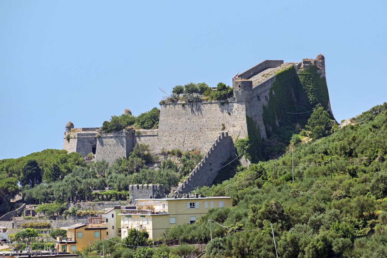 Zamek Doria nad miastem Portovenere puzzle online