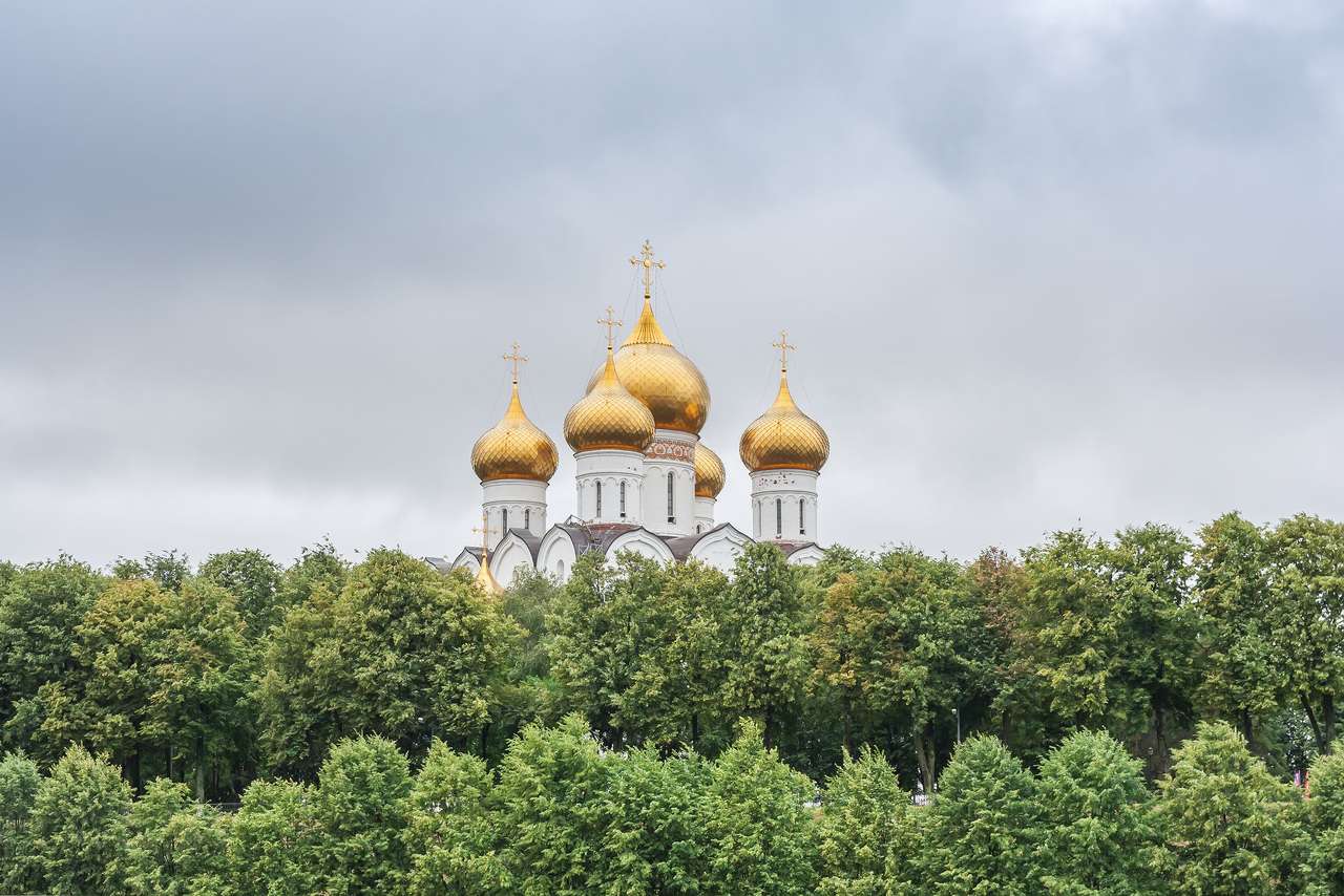 Złote kopuły w Yaroslavl, Rosja puzzle online