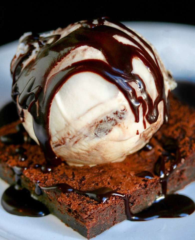 Brownie Hot Fudge Sundae❤️❤️❤️❤️❤️ puzzle online