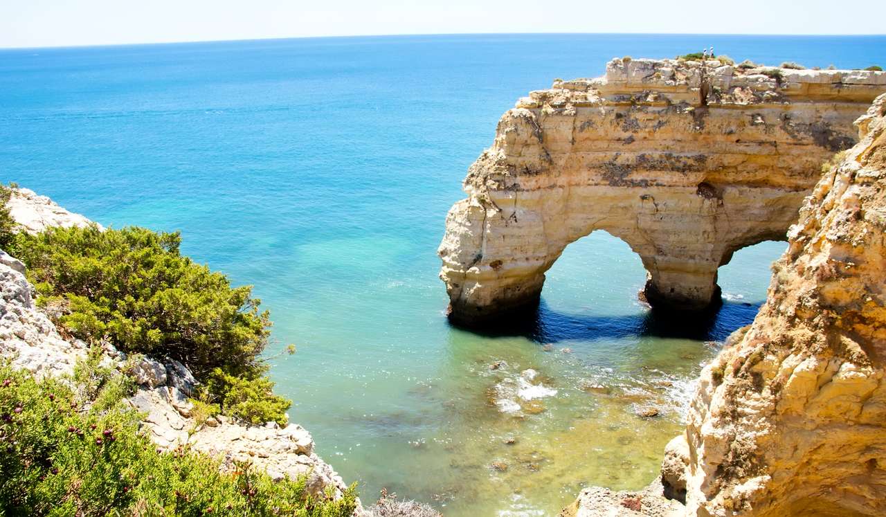 Rock Cliff Arches na plaży Marinha, Portugalia puzzle online