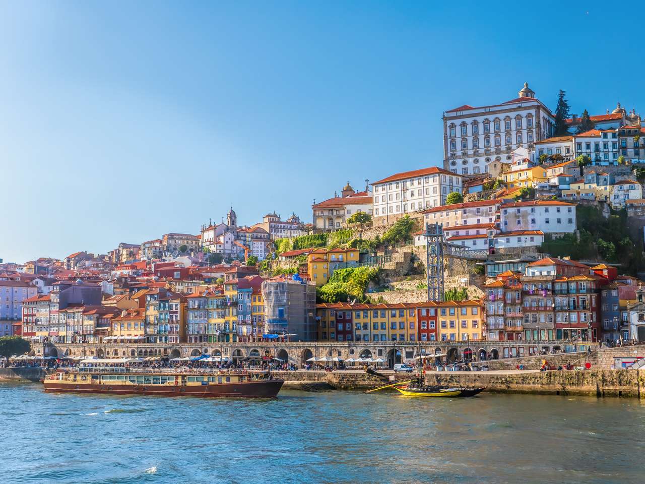 Panorama starych kamienic Porto nad rzeką Douro, Portugalia puzzle online