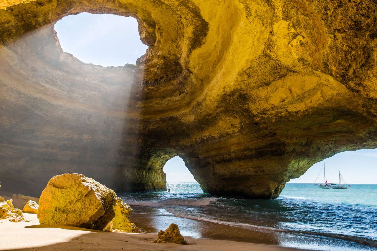 Jaskinia Bengil. Wybrzeże Algarve. Portugalia puzzle online