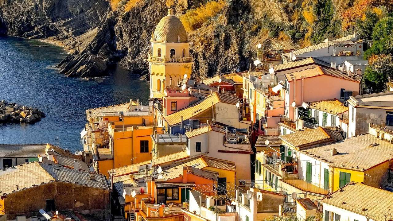 Włochy- miasto przy morzu puzzle online
