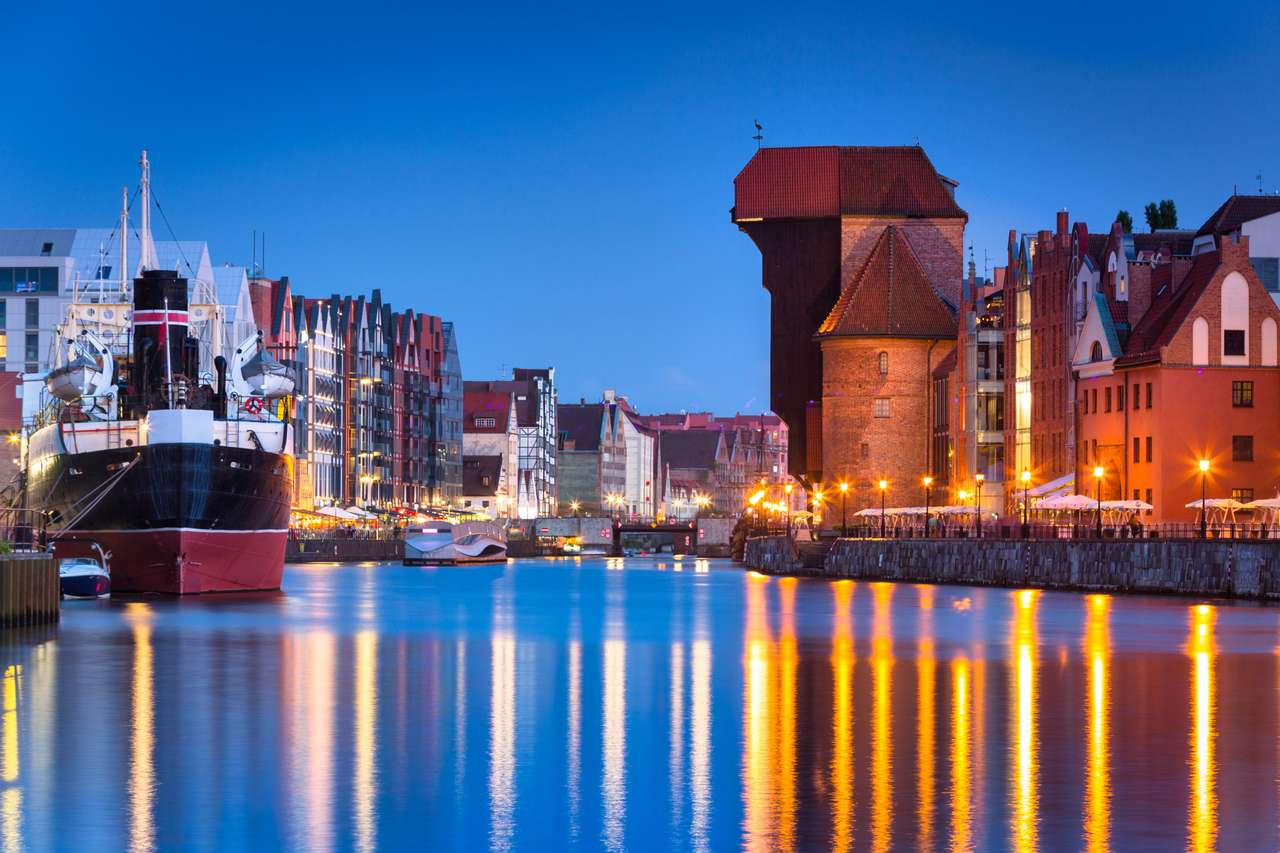 Stare Miasto Gdańska z niesamowitą architekturą o zmierzchu, Polska puzzle online