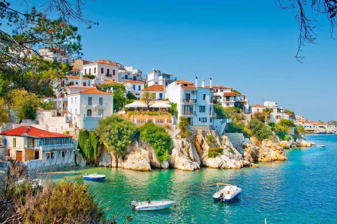 Miasto przy morzu w Grecji puzzle online