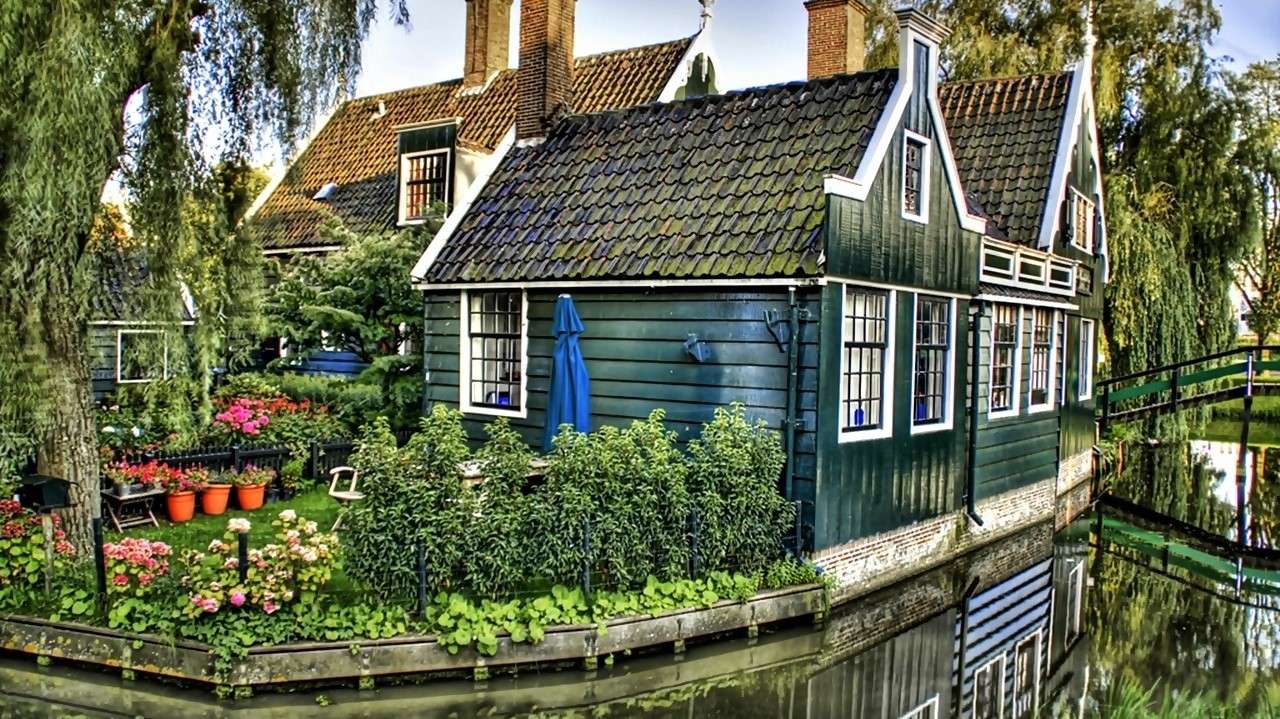Dom przy kanale w Holandii puzzle online