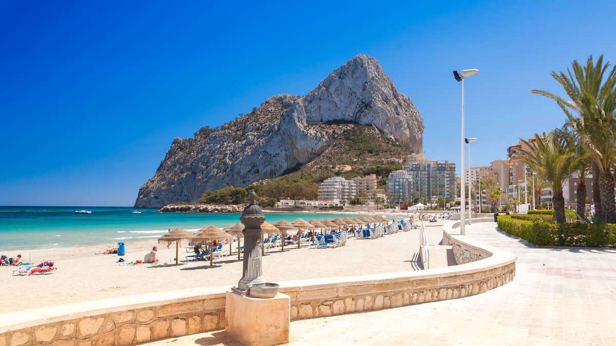 Plaża w Calpe- Hiszpania puzzle online