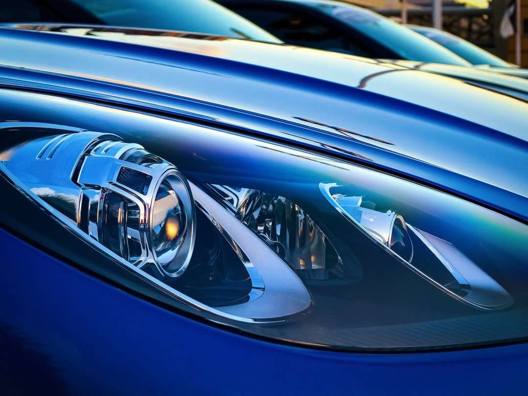 Niebieski i srebrny samochód w bliska fotografii puzzle online