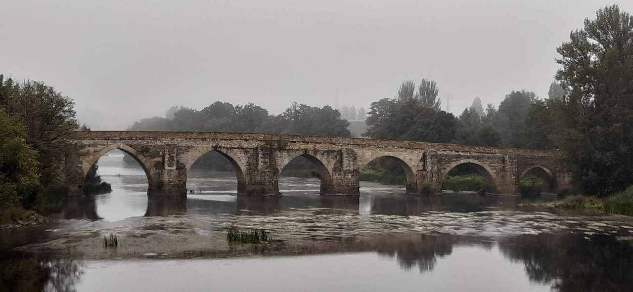 Rzymski most Lugo nad rzeką Miño puzzle online