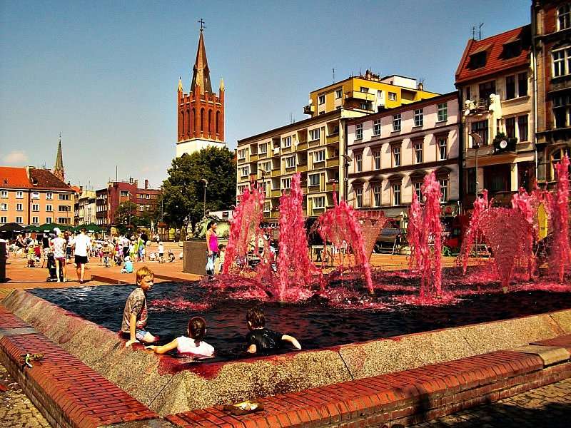 Mołdawia- fontanna z czerwonym winem puzzle online