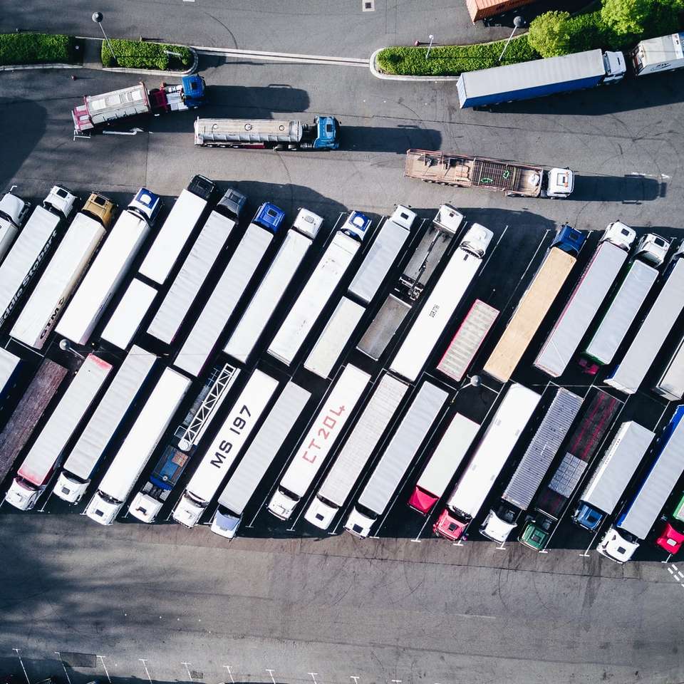 fotografia lotnicza ciężarówki towarowej puzzle online