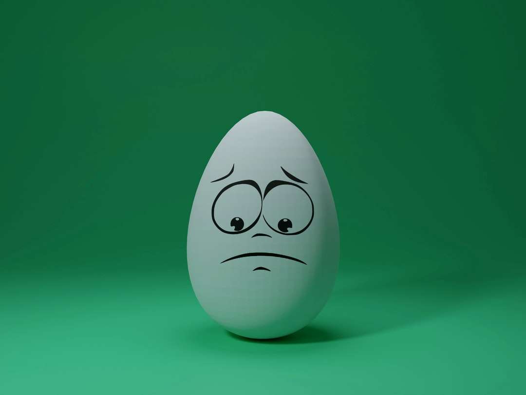 Białe jajko z ilustracją twarzy puzzle online