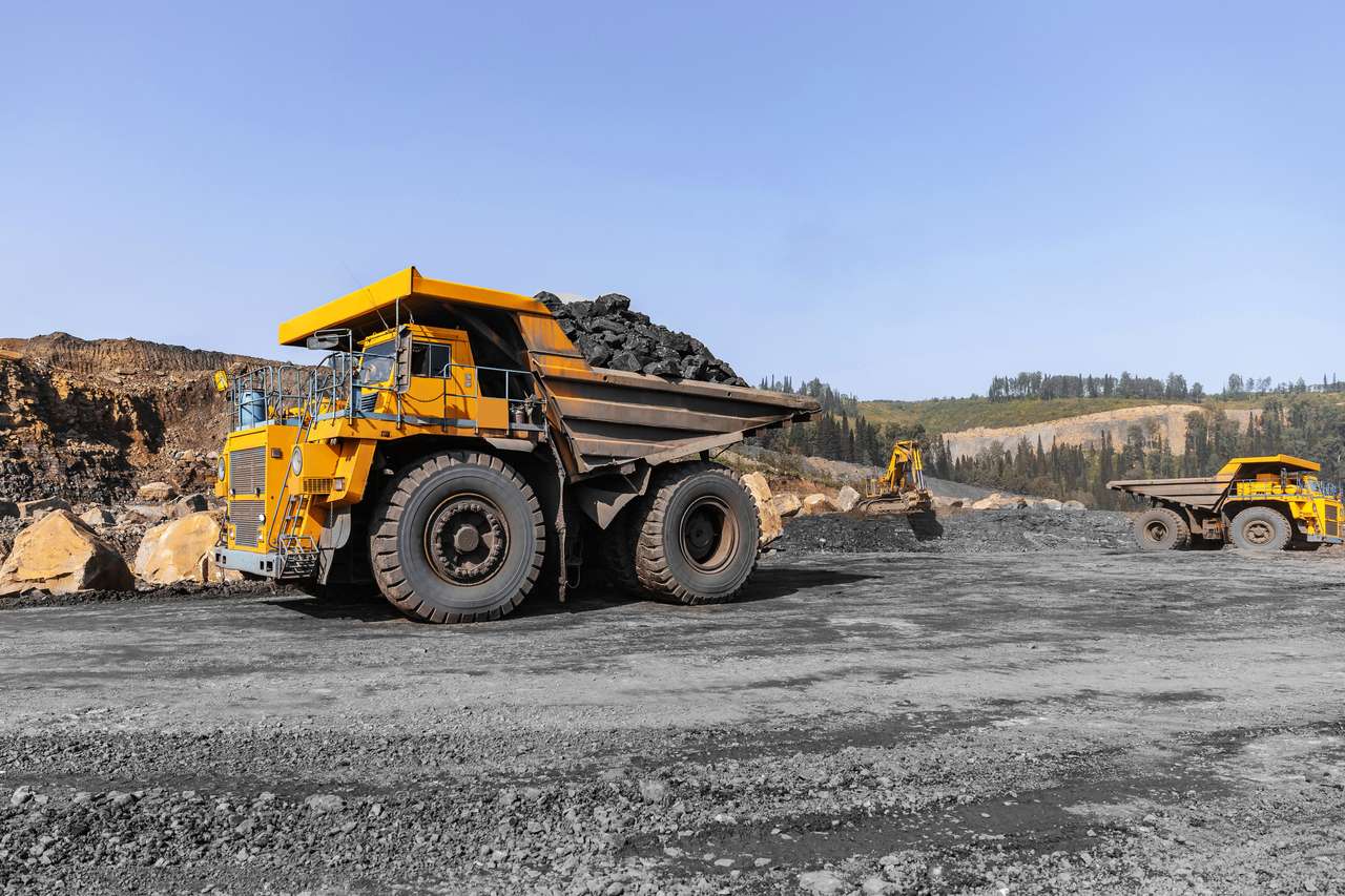 Duża żółta ciężarówka górnicza puzzle online