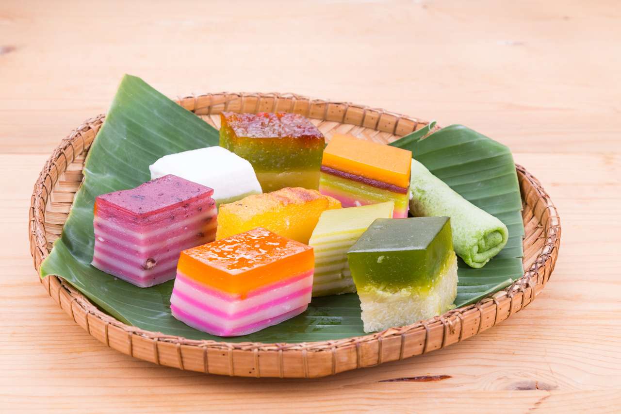 Malezja Popularna różnorodna słodka deser lub po prostu znany jako Kueh lub Kuih puzzle online
