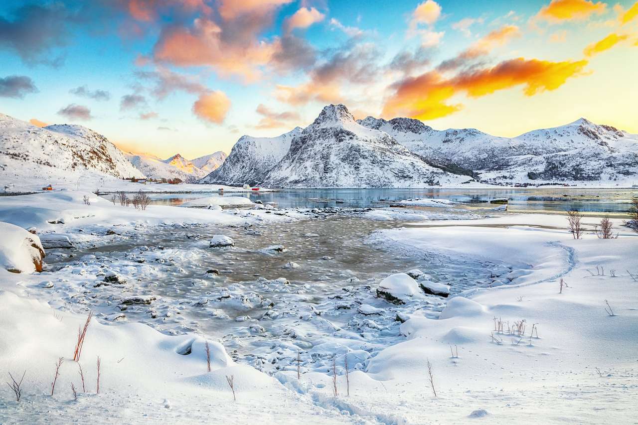 Gorgeous Frozen Flakstadpollen i Fiords puzzle online