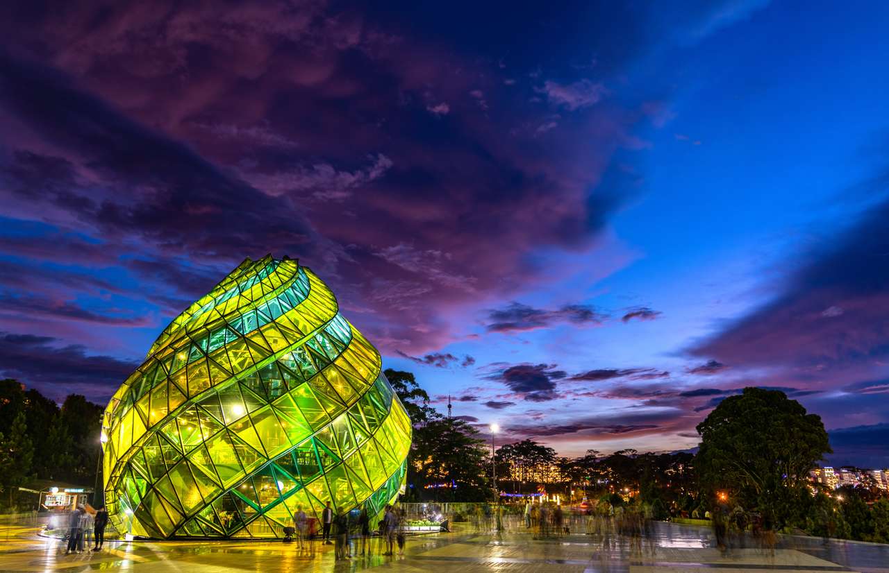 Lam Vien Square w Da Lat o zachodzie słońca, Wietnam puzzle online